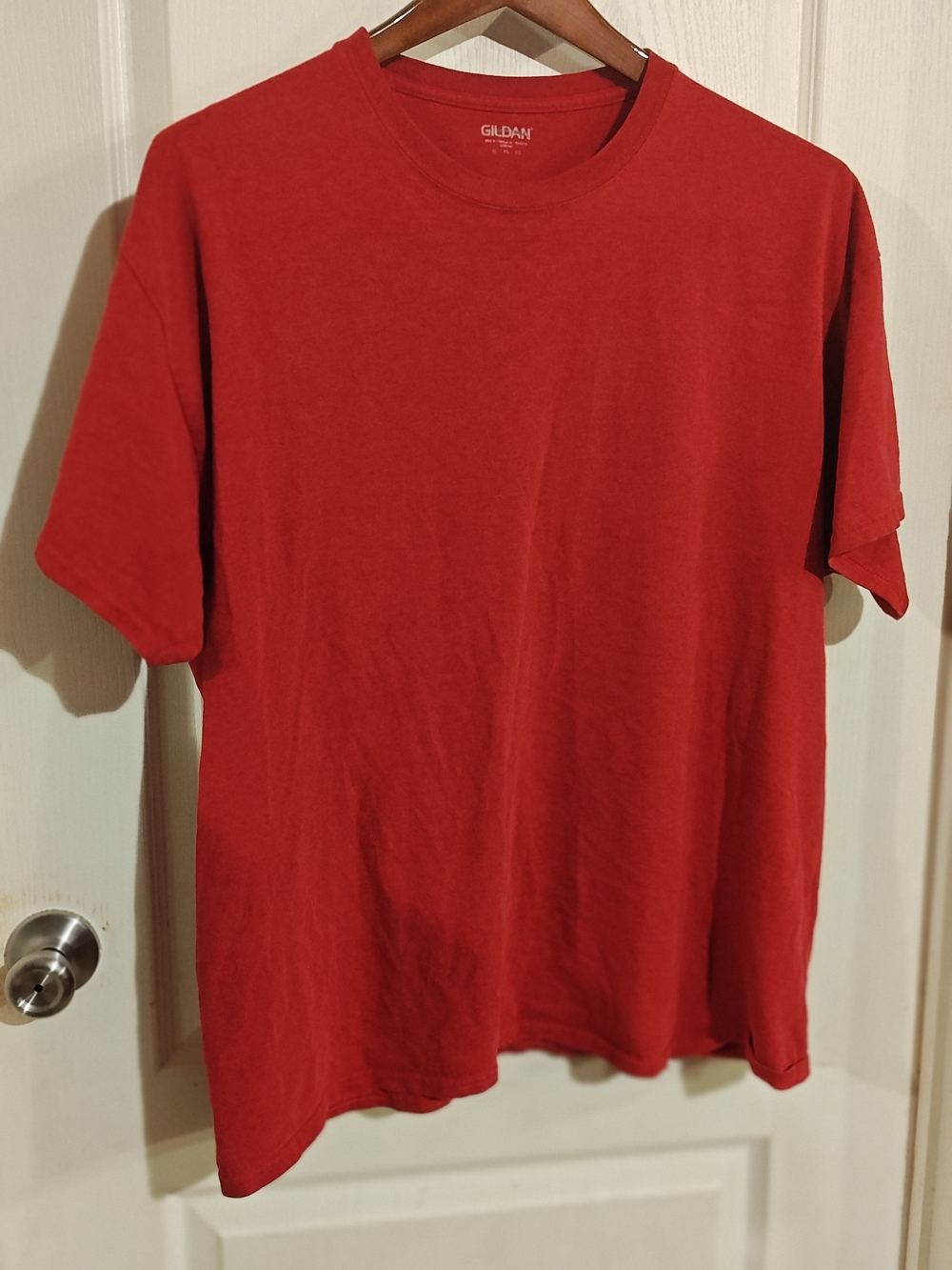 Gildan Men's Solid Red Crew Tee